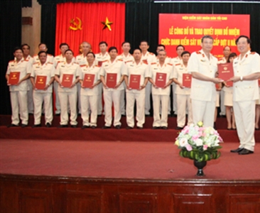 Trao quyết định Kiểm sát viên cao cấp cho 48 đồng chí lãnh đạo VKS cấp tỉnh